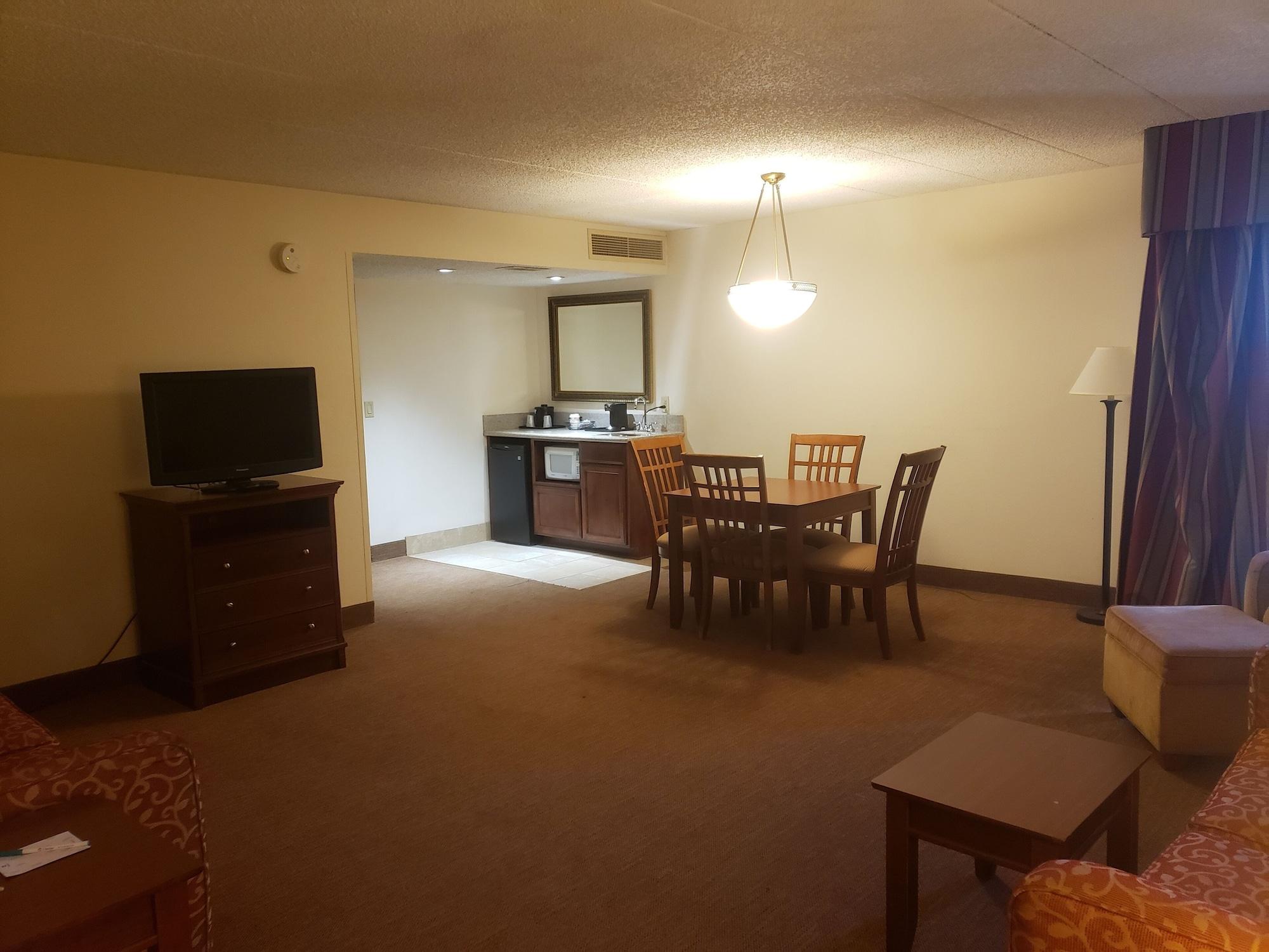 Tulsa Square Hotel Central, I-44 By Oyo Экстерьер фото