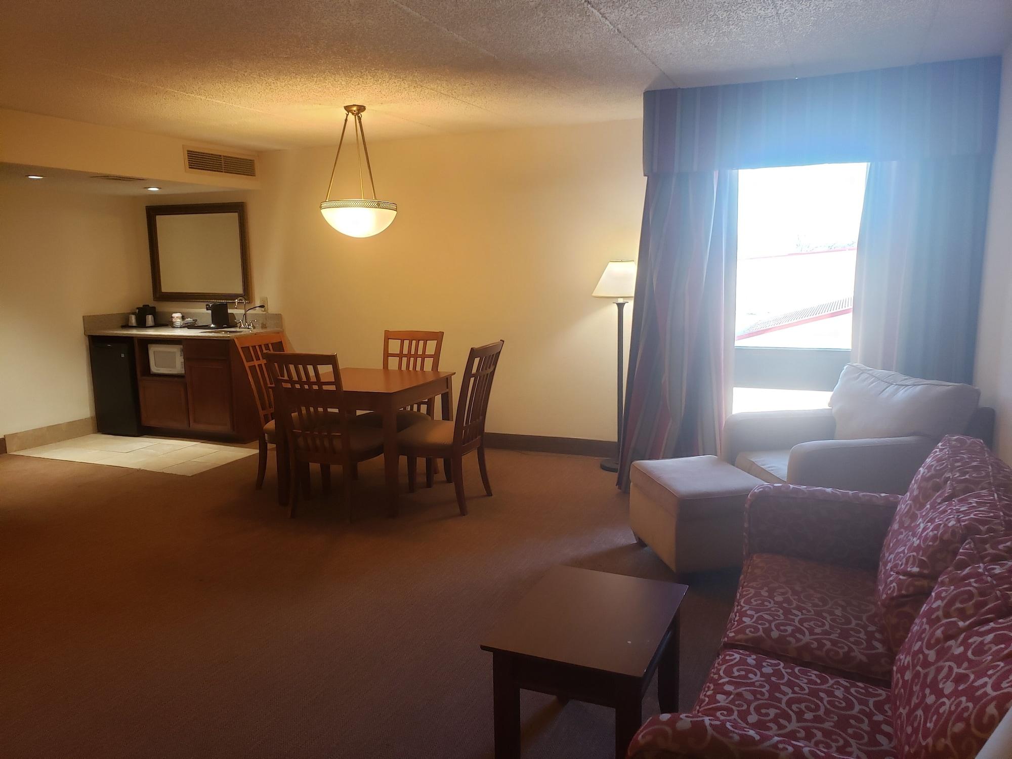 Tulsa Square Hotel Central, I-44 By Oyo Экстерьер фото