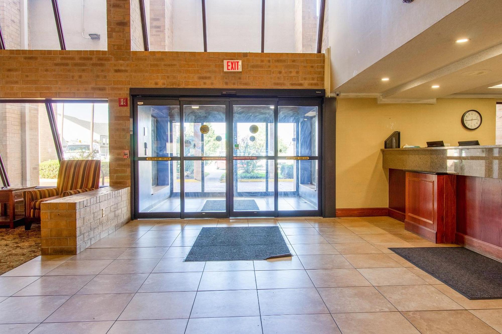 Tulsa Square Hotel Central, I-44 By Oyo Экстерьер фото