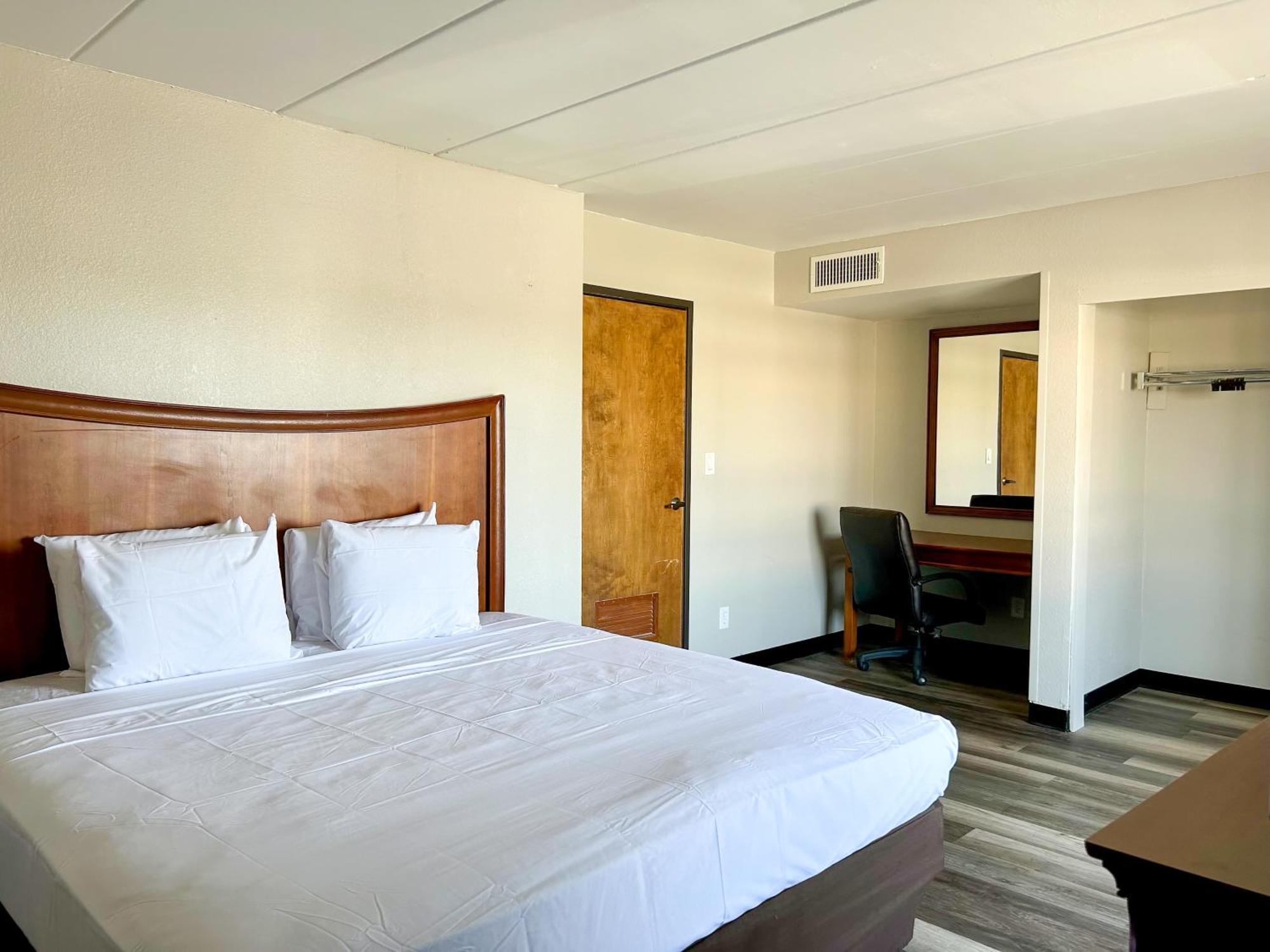 Tulsa Square Hotel Central, I-44 By Oyo Экстерьер фото