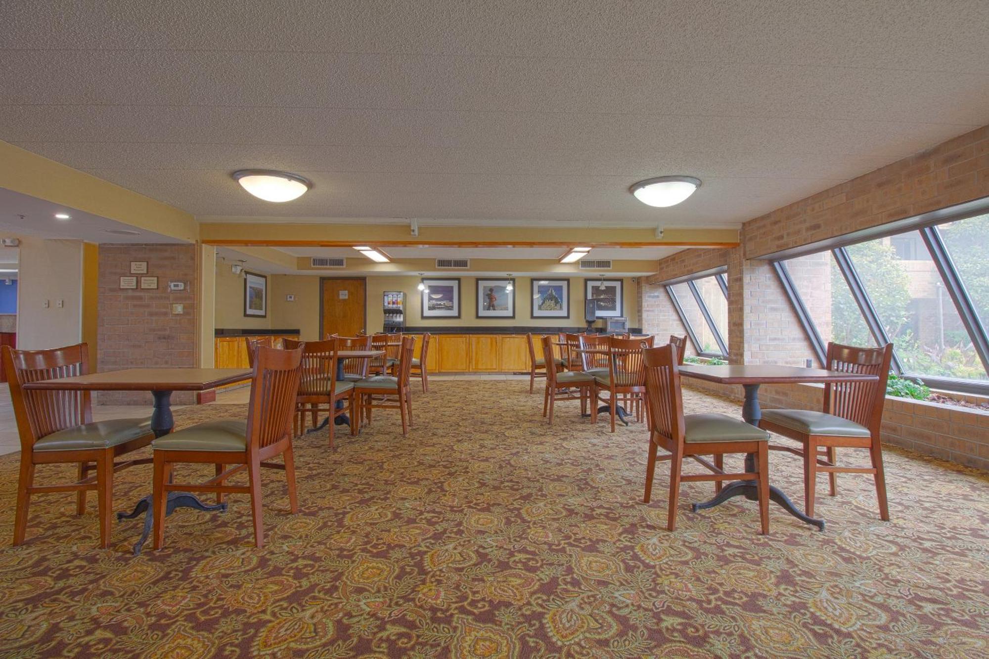 Tulsa Square Hotel Central, I-44 By Oyo Экстерьер фото